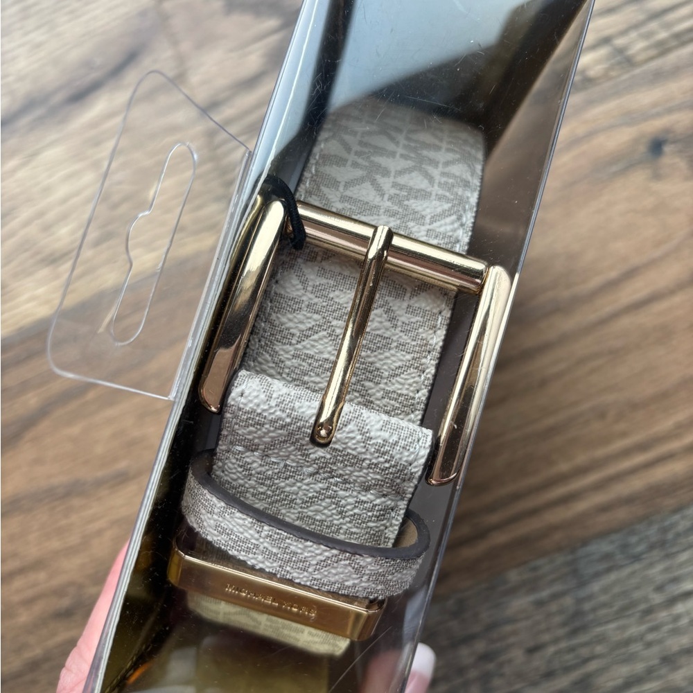 Michael Kors cream and tan Leather Belt - Picture 4 of 7